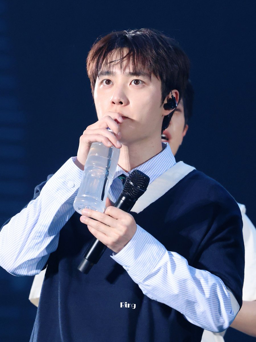 0112___DKS's tweet photo. 260411 EXhOrizon in SEOUL

내 복숭아 시즌 와따 🍑
물마시는것도 귀여움

#도경수 #디오 #DOHKYUNGSOO #KYUNGSOO #DO  #都敬秀 #都暻秀 #ドギョンス #EXO @weareoneEXO https://t.co/QOknHIhRdX