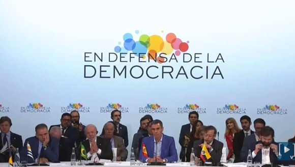 tvmundus's tweet photo. MUNDO – Política | Cumbre Internacional de dirigentes democráticos. https://t.co/eunyO1ohV1 #TVMundus #CumbreEnDefensaDeLaDemocracia https://t.co/QbXvrPuc1H