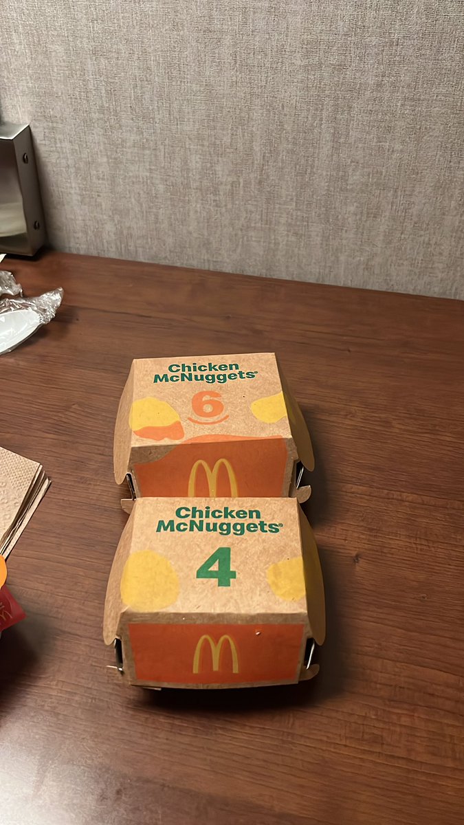 Dingleton_John's tweet photo. Ordered a 10 piece McNugget. God I love Boston #thelongway https://t.co/gl3mHsnQ8m