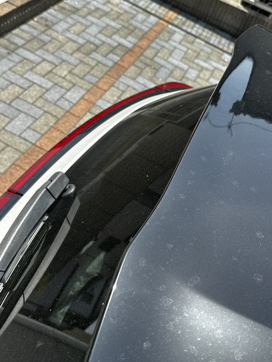 koba_aura_nismo's tweet image. オーラニスモ(前期)のリアスポイラーとリアバンパーのアクセントのデザインが同じって知ってましたか？

私は買って4年目で気づきました😵‍💫

#オーラニスモ
#nissan