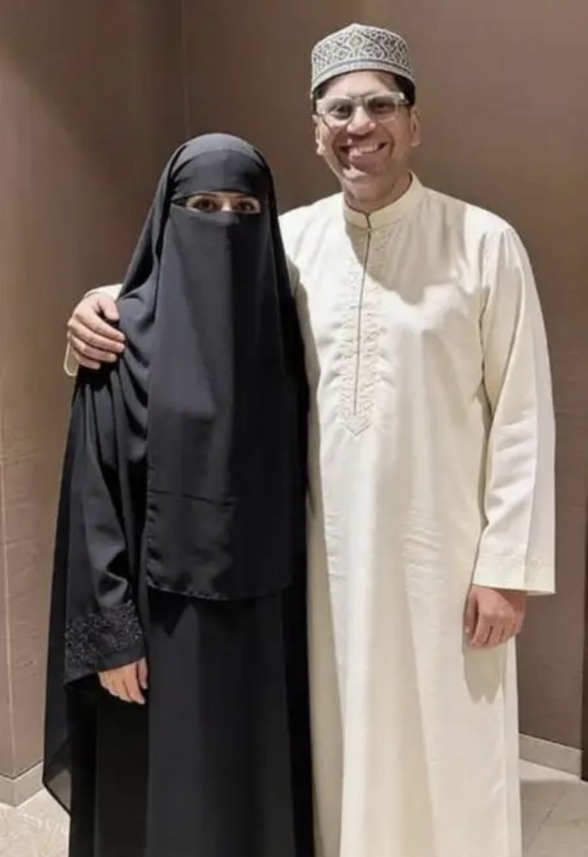 Sneaky_Seeker's tweet image. @peyushbansal now we know why you had #Anti-Hindu grooming guide. Your wife's sentiment against Hindus is clearly visible 
#BoycottLenskart