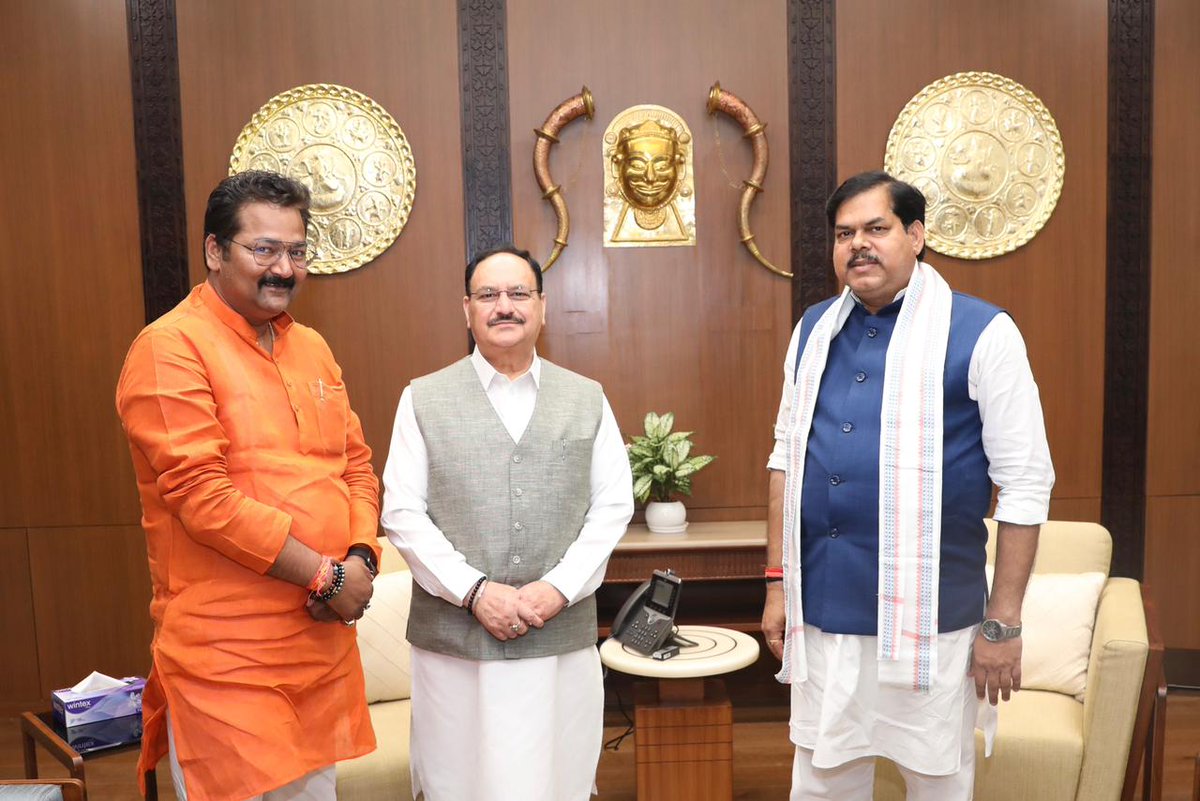 mkrtiwari_bjp's tweet image. भारतीय जनता पार्टी के पूर्व राष्ट्रीय अध्यक्ष एवं लोकप्रिय #PM श्री @narendramodi_in जी के कैबिनेट में केंद्रीय स्वास्थ्य मंत्री श्री @JPNadda जी से नई दिल्ली स्थित कर्तव्य भवन पहुंचकर शिष्टाचार मुलाक़ात कर बिहार में #NDA सरकार का नेतृत्व भाजपा को दिए जाने पर आभार व्यक्त किया ।