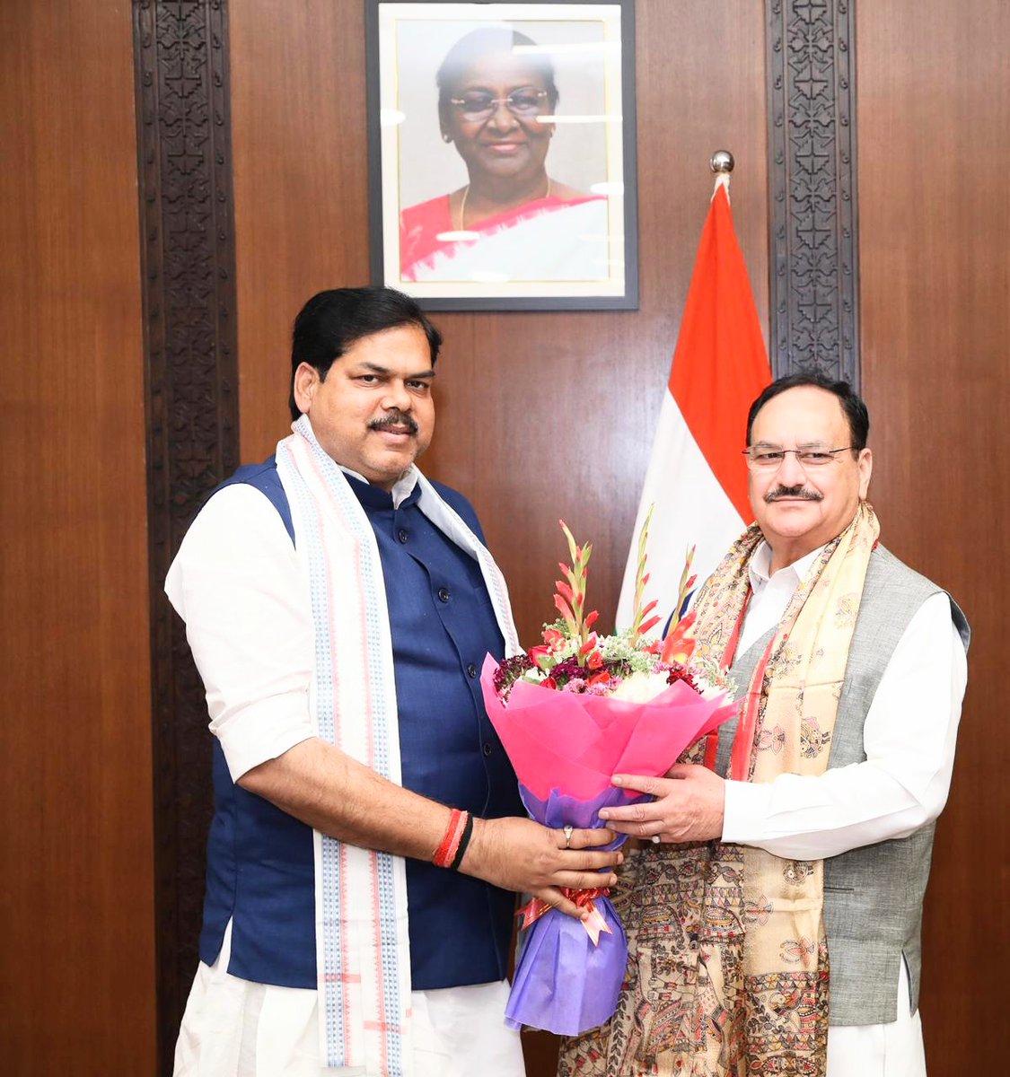 mkrtiwari_bjp's tweet image. भारतीय जनता पार्टी के पूर्व राष्ट्रीय अध्यक्ष एवं लोकप्रिय #PM श्री @narendramodi_in जी के कैबिनेट में केंद्रीय स्वास्थ्य मंत्री श्री @JPNadda जी से नई दिल्ली स्थित कर्तव्य भवन पहुंचकर शिष्टाचार मुलाक़ात कर बिहार में #NDA सरकार का नेतृत्व भाजपा को दिए जाने पर आभार व्यक्त किया ।