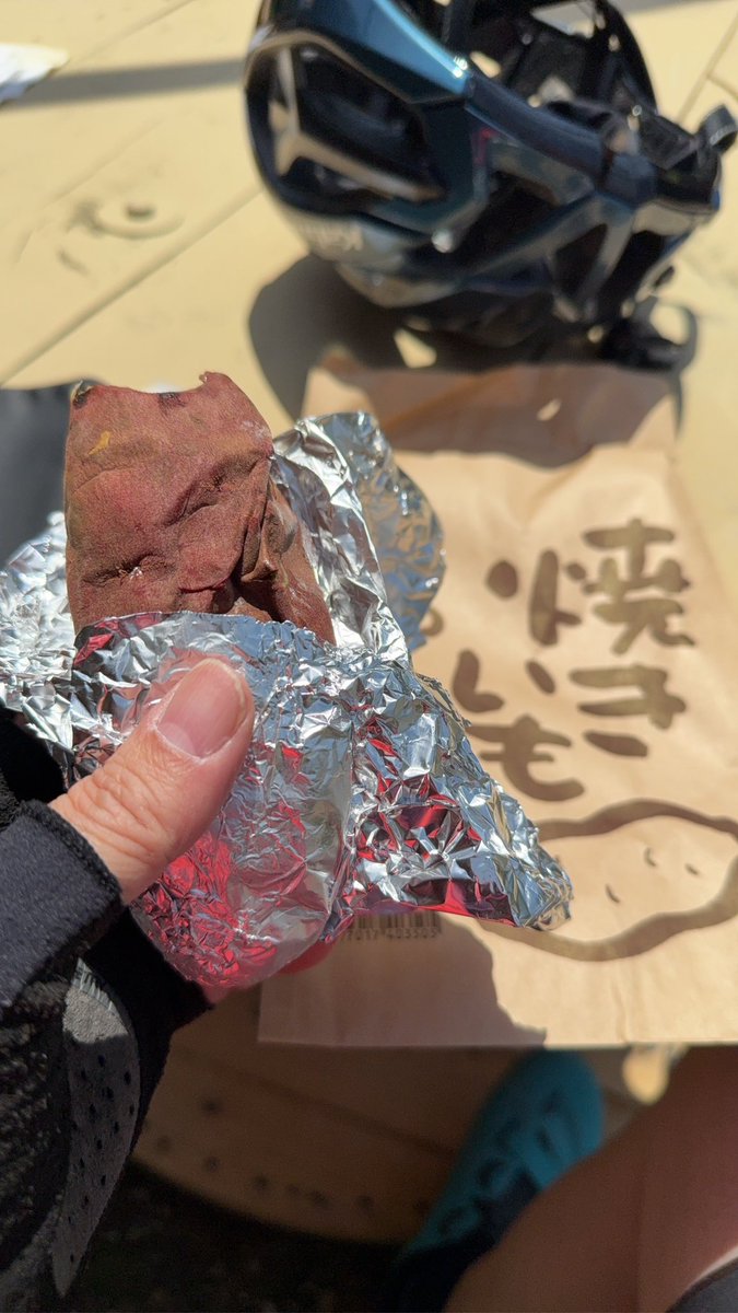 2011sakigake's tweet photo. おはよう蔵田。
今日は冷やし焼き芋頂きます🍠1本300円！ https://t.co/G5QD6HkFag