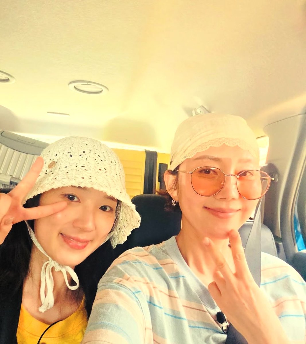 shyshy_za's tweet image. This mother and daughter 💛✨

#tvN #언니네산지직송in칼라페
#염정아 #YumJungAh #김혜윤 #KimHyeYoon 
#즐거움엔20tvN #스트리밍은TVING