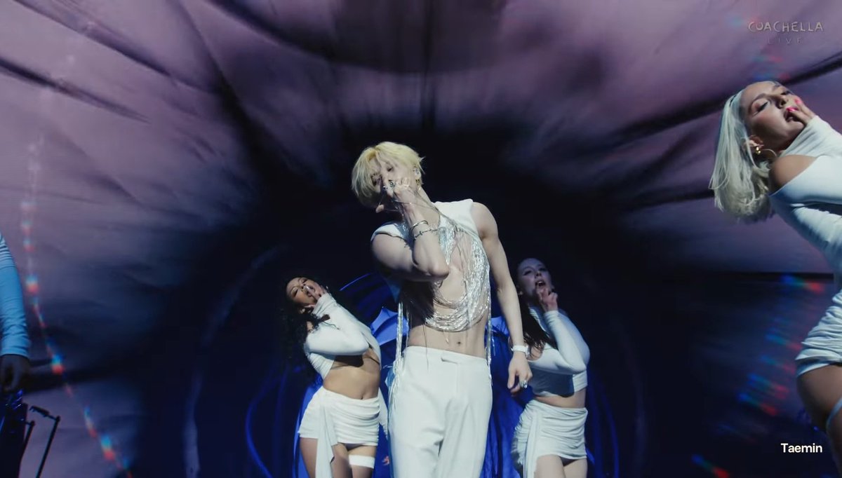 #TAEMCHELLA #TAEMIN somehow Taem broke part of his outfit as he his having difficulty to pass through his hand for Guilty stage 😅