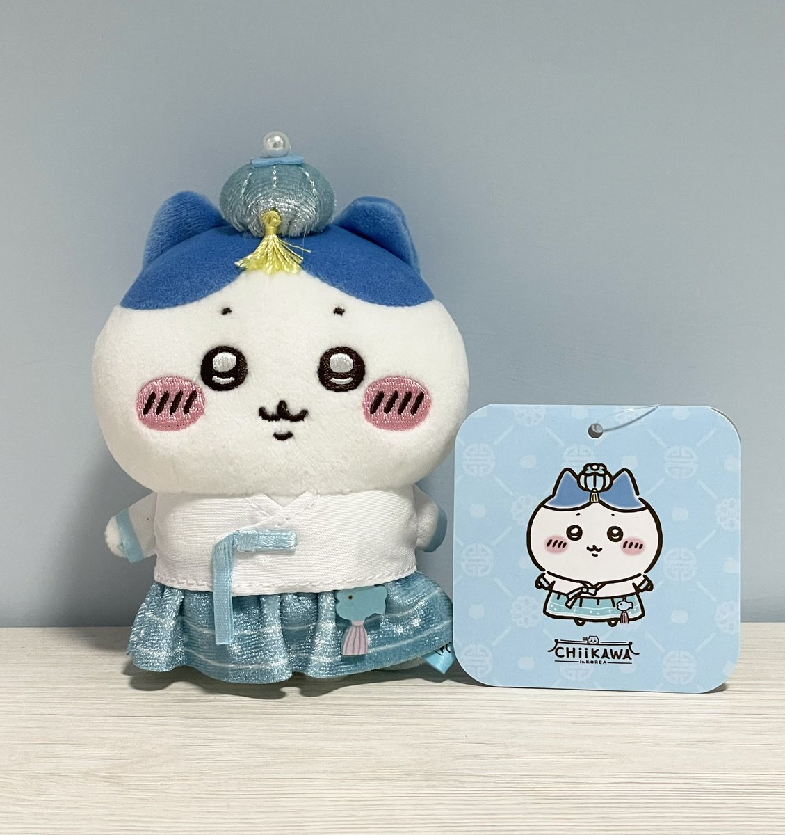 代行から韓国限定のハチワレ買っちゃった🇰🇷
服の部分も細かく作り込まれてるし、タグもかわいすぎ😭💙