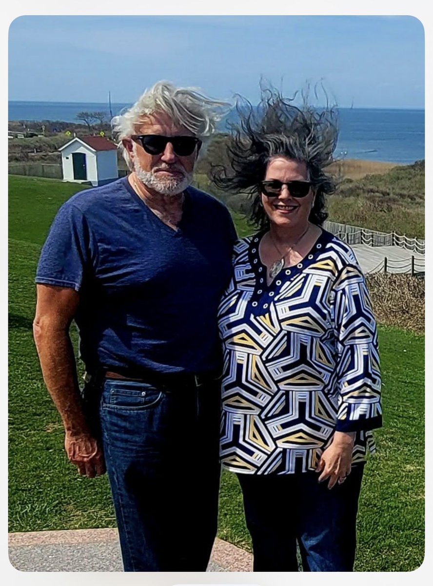 zone7squad's tweet image. At the Hamptons Whodunit’s Mock Crime Scene JoeScott Morgan and Sheryl “Mac” McCollum demonstrate how Trace evidence like hair travels through direct physical contact (Locard’s Exchange Principle), becoming easily transferred between people, surfaces, clothing, and objects at a