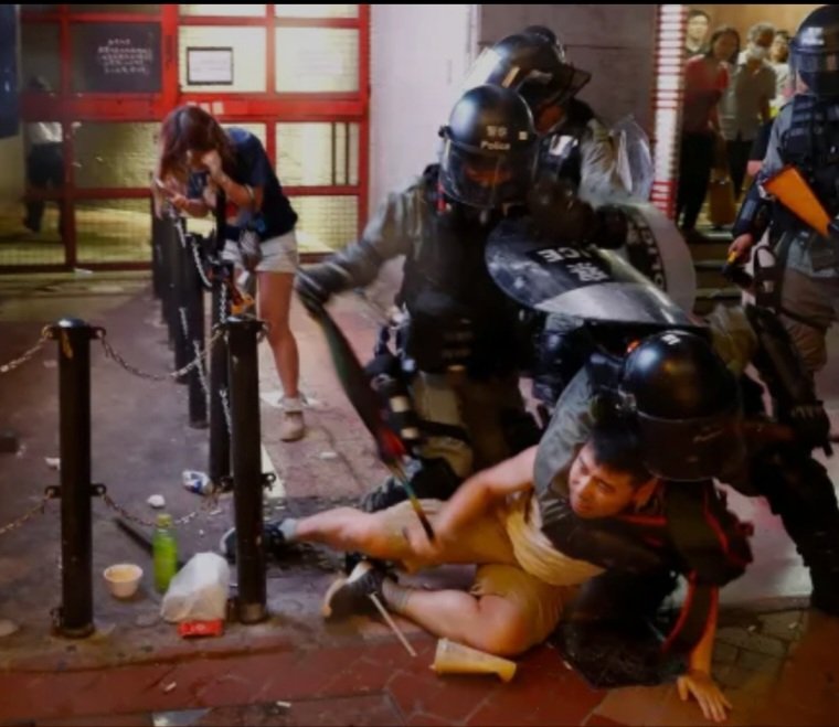 En Solidarité avec Hongkong tweet media