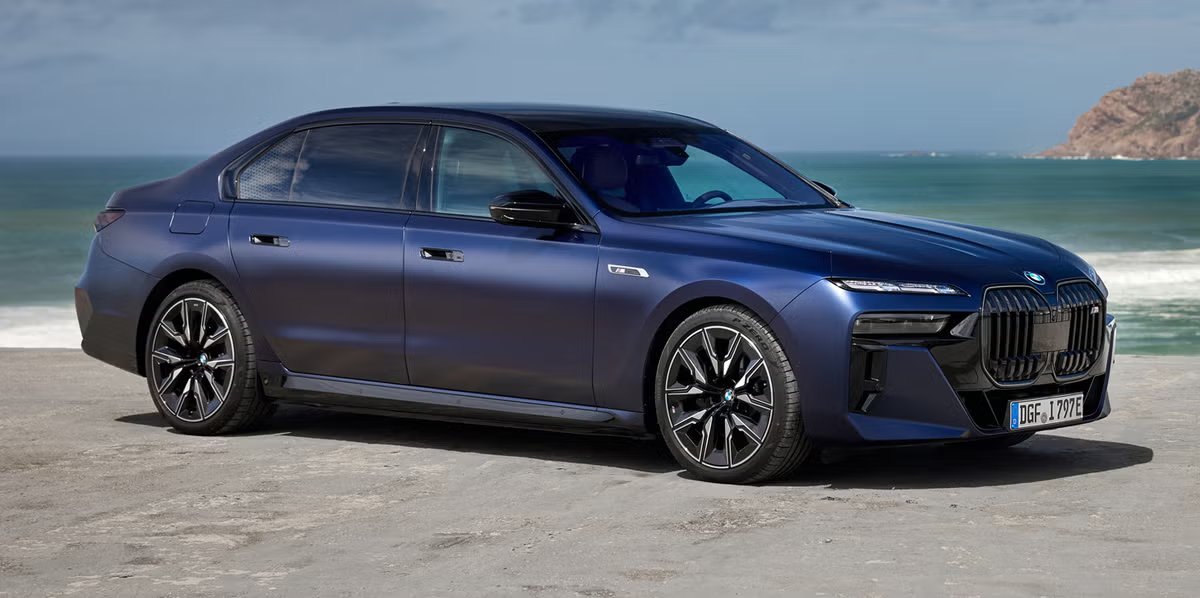 pedroluansousa's tweet photo. GARAGEM DOS SONHOS:

F-150 Raptor (Camionete)
Range Rover Sport Edition Two (SUV)
Porsche GT3 RS (Esportivo)
BMW I7 (Sedan) https://t.co/b2fc2wzJvh