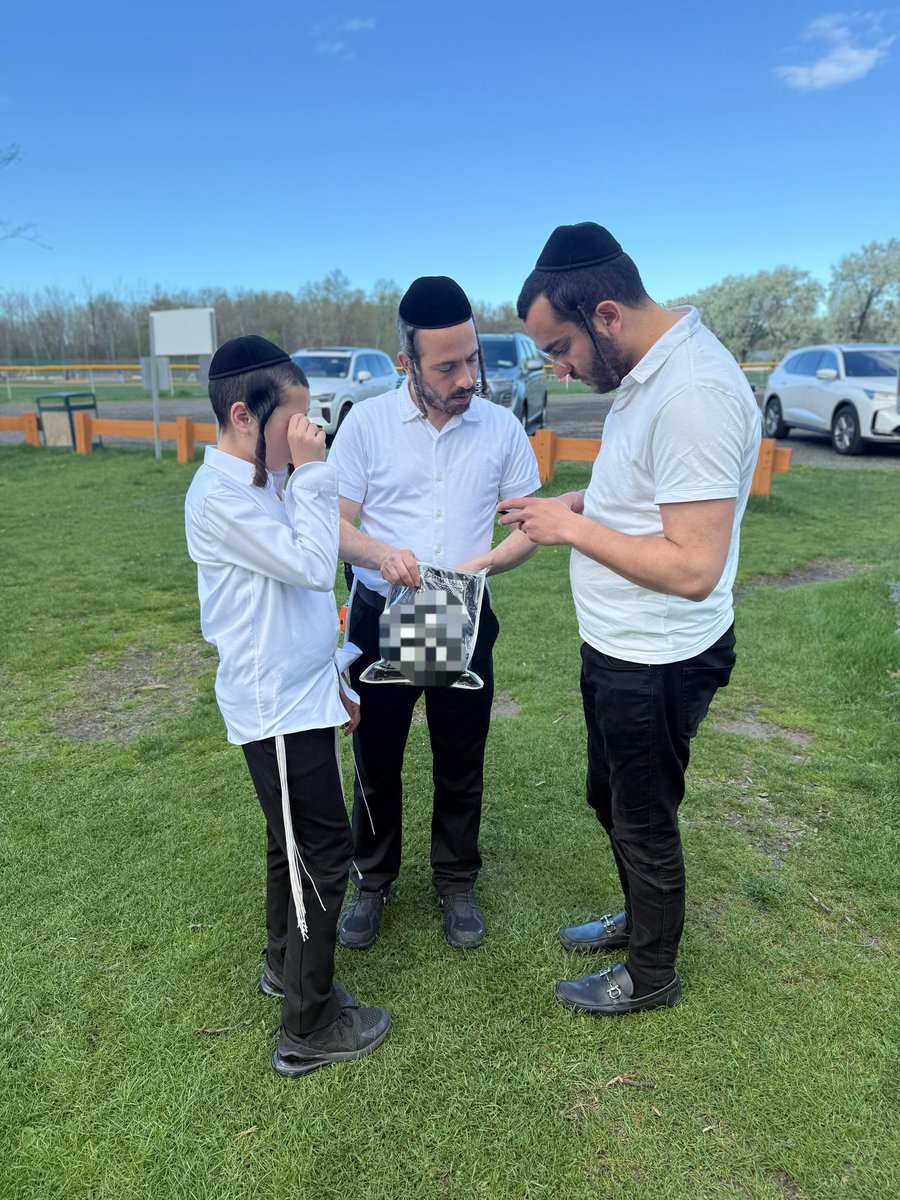 COBCchaverim's tweet photo. Chaverim of Bergen County members found a pair of teffillin in a Park in Mahwah New Jersey this past Friday.

Coordinating with Chaverim of Rockland, we were able to locate the Bar Miztvah boy who left his brand new Teffilin during the excitement of a photoshoot in the park. https://t.co/MYDquobi2q