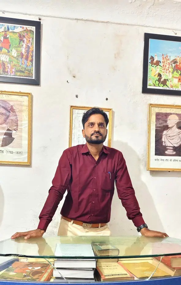 rjsagar03's tweet photo. शिक्षक ज्ञान के प्रकाशपुंज और राष्ट्र निर्माता होते है,जो न केवल किताबी ज्ञान देते है बल्कि जीवन जीने की कला सिखाकर इंसानियत की पहचान कराते है

मार्गदर्शक गुरुदेव कलीमुद्दीन म.(कलीम जी सर) वरिष्ठ अध्यापक से भूगोल मे प्राध्यापक पद पर पदोन्नति होने पर बधाइयां और भविष्य की शुभकामनाए https://t.co/jbMCrzm4PH
