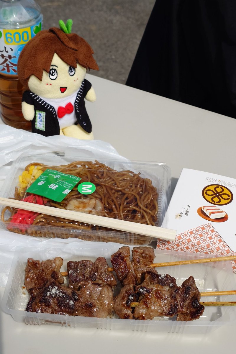 KeN_Exiri's tweet photo. 立川駐屯地航空祭
追い牛串してしまった https://t.co/fAu3mWulqR
