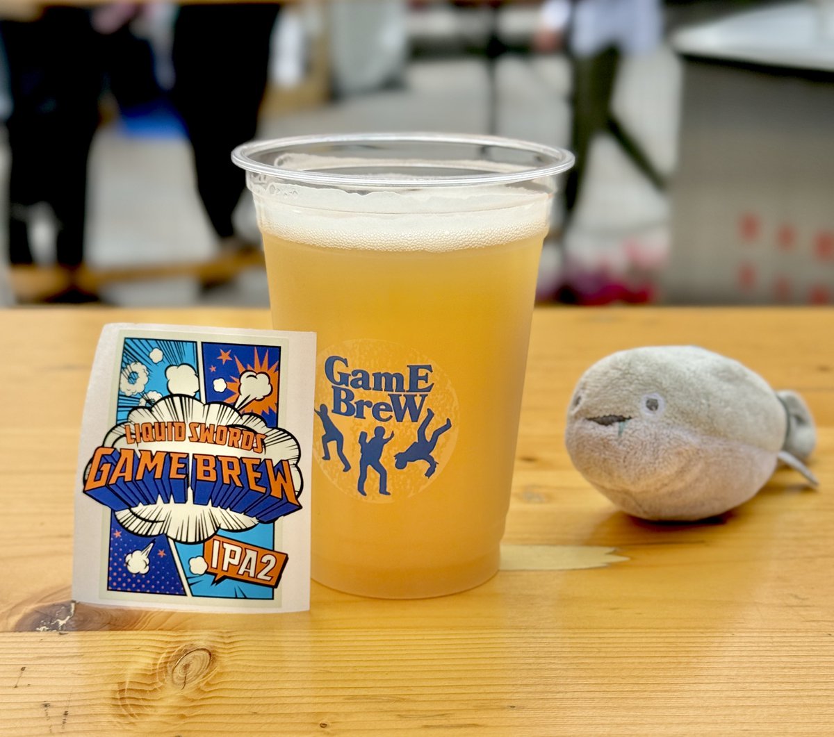 R_I's tweet photo. グレープフルーツやレモンのフレッシュで爽やかな果実感と皮の苦味、でも驚くほど素早くキレて後に残らない
フツーに一杯目軽くあっさり目のビールと思ってたけど、割とオモロなビールに出会った
#GameBrew IMMERSIVE Japanese Pale Ale ABV:5.0%
#カンパイリセット
#中年酒劇レヴュークラフトビィル https://t.co/uIb2H5wHmb