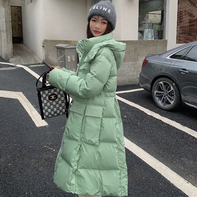 yiyanclothing1's tweet image. Trendy down coat keeps you comfy in cold weather. Fine craft, simple and timeless design.
#FashionOuterwear #WinterVibes #CoatLovers