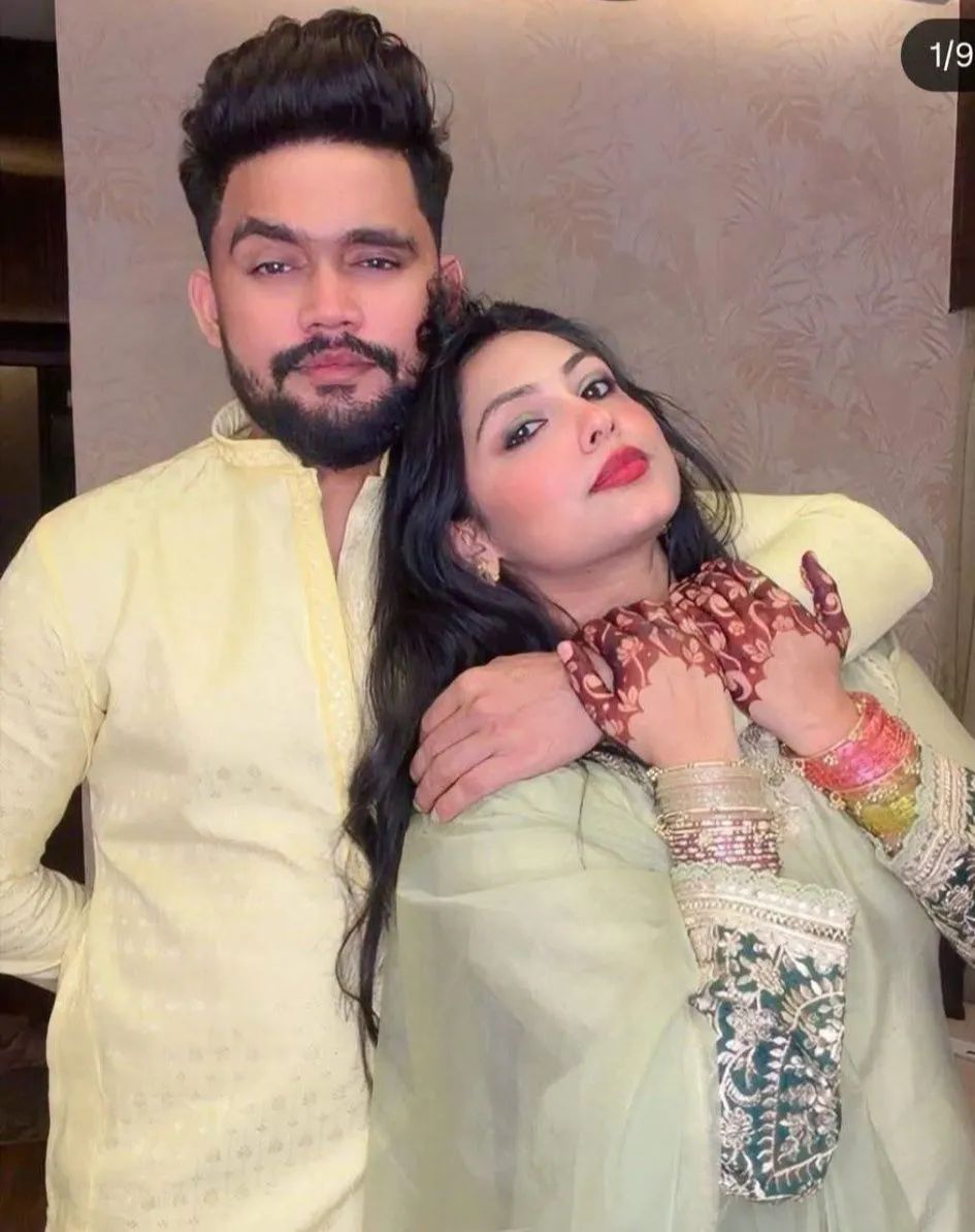 कनिका ने शाकिब के साथ Reel बनाई खूब चली
वड़ा पाव गर्ल चंद्रिका ने सैफी के साथ Reel बनाई वायरल है
अब शिल्पा मिश्रा की Reel अहमद के साथ खूब वायरल हो रही है.
मूर्ख हिन्दु  इनके वीडियो देखते हैं और नतीजा व्यूज बढाने के लिये लड़कियां अब मुस्लिम लड़कों को ही प्राथमिकता देने लगी हैं...