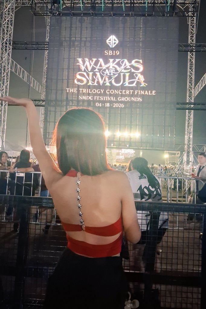 jkntllsslave's tweet photo. From 'Go Up' era 2019 to 2026 and still going UP! 💙 SB19 really said "grow with me" and I took that personally! 🥰 6 years, Same five. Same love. Stronger faith. Fangirling never sounded this good. Mahal ko kayo 💙
#WasConcertFinale @SB19Official https://t.co/9mR3gRRRXN