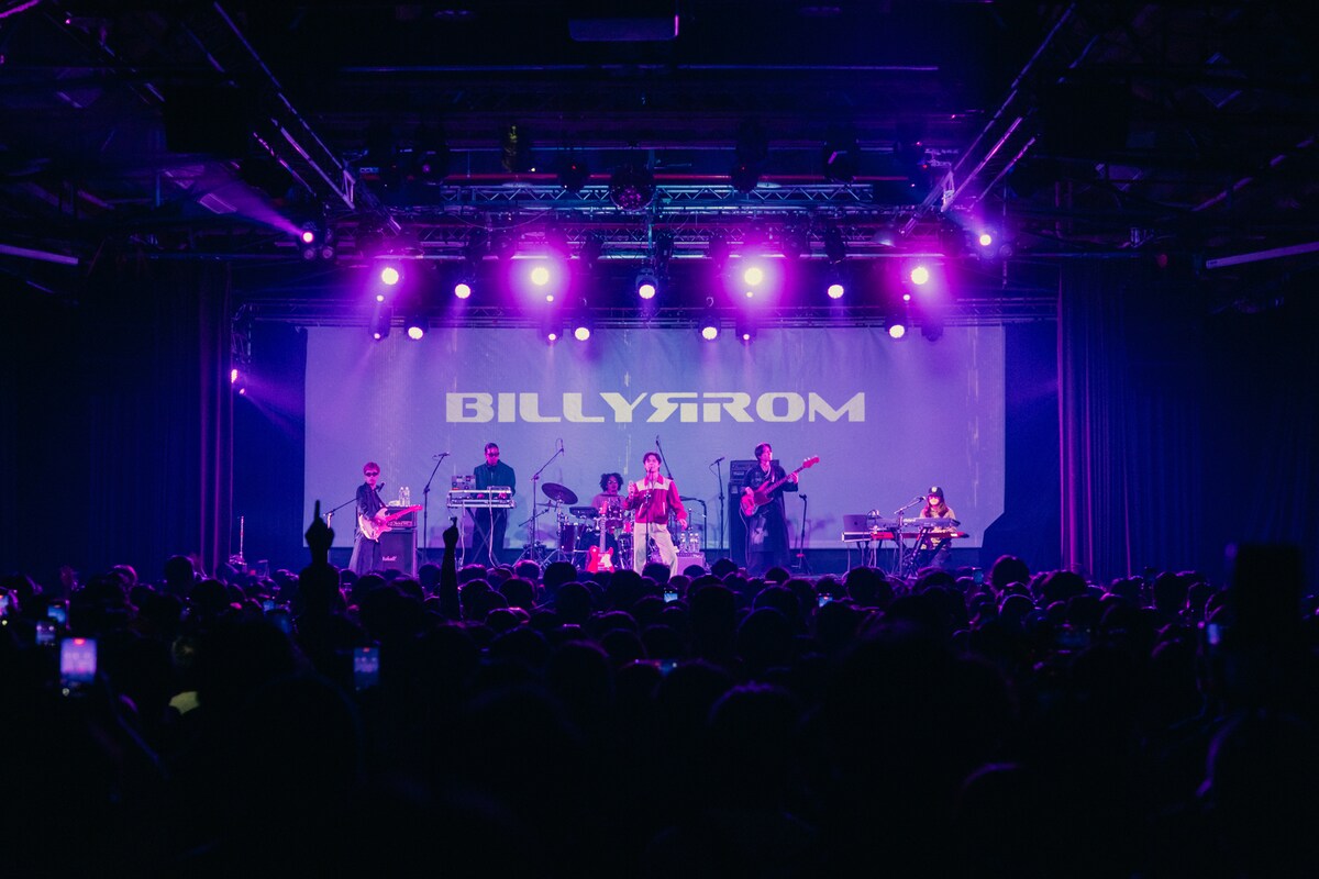 natalie_mu's tweet photo. Billyrromがメジャーデビュー！

ユニバーサルミュージックと
“グローバルパートナーシップ”締結

作品リリースや全国ツアー発表
⏬️詳細・ライブ写真13枚
https://t.co/JpAk0zOrlt

#Billyrrom https://t.co/bQ9o23ozkq