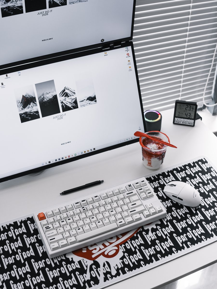 k820107's tweet photo. 最近更新的一款键盘。用的还是贴纸键帽。
#desktour #desksetup #computersetup #keycaps #DeskGoals https://t.co/aAIusTDXSx