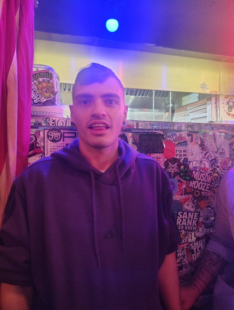 ERICKAJADE's tweet image. My baby brother, Brandon, &amp;amp; his awesome girlfriend Brynne are in town for a few days from Ohio! Us &amp;amp; my oldest baby(can't post her😭K)  had a blast at Fremont Street last night! 🥃 🍕 #fremontstreet #babybro #fun