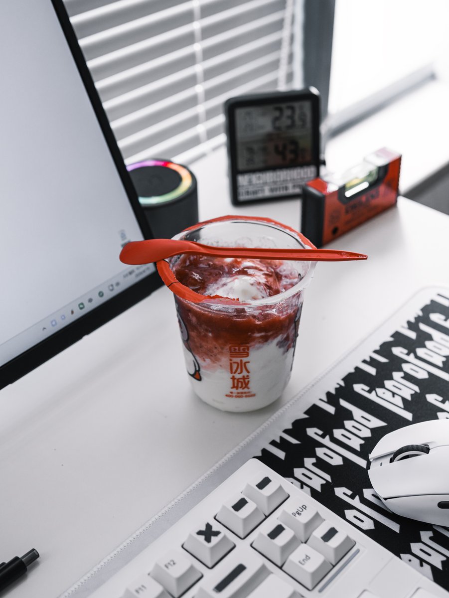 k820107's tweet photo. 最近更新的一款键盘。用的还是贴纸键帽。
#desktour #desksetup #computersetup #keycaps #DeskGoals https://t.co/aAIusTDXSx