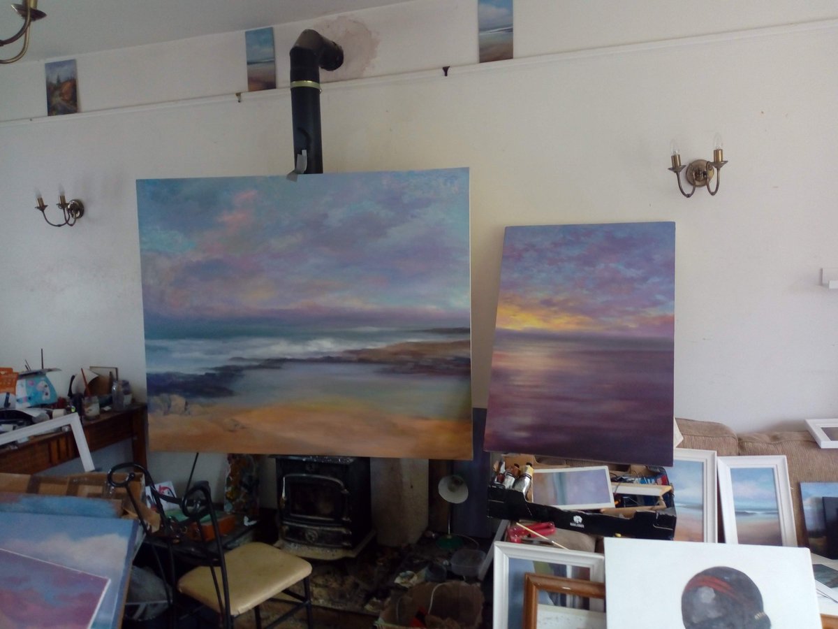 morgan_ferriter's tweet image. Clutter in the studio, too big for the easel.. #artists #paintings #donegal #creators #paintwork