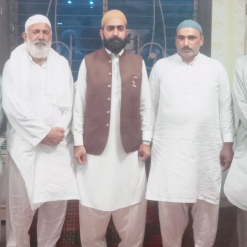 Yousaf780's tweet photo. اللہ محمد چاریار حاجی خواجہ قطب فرید حق فرید یا فرید مرشد کریم فرید لجپال فرید غریب نواز فرید رہبر فرید ہادی فرید الدین گنجشکر https://t.co/GBK0Jb0AOE