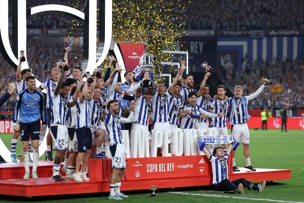 iamronaldo182's tweet photo. Buenas noches patéticos https://t.co/S8vZI0l5vs
