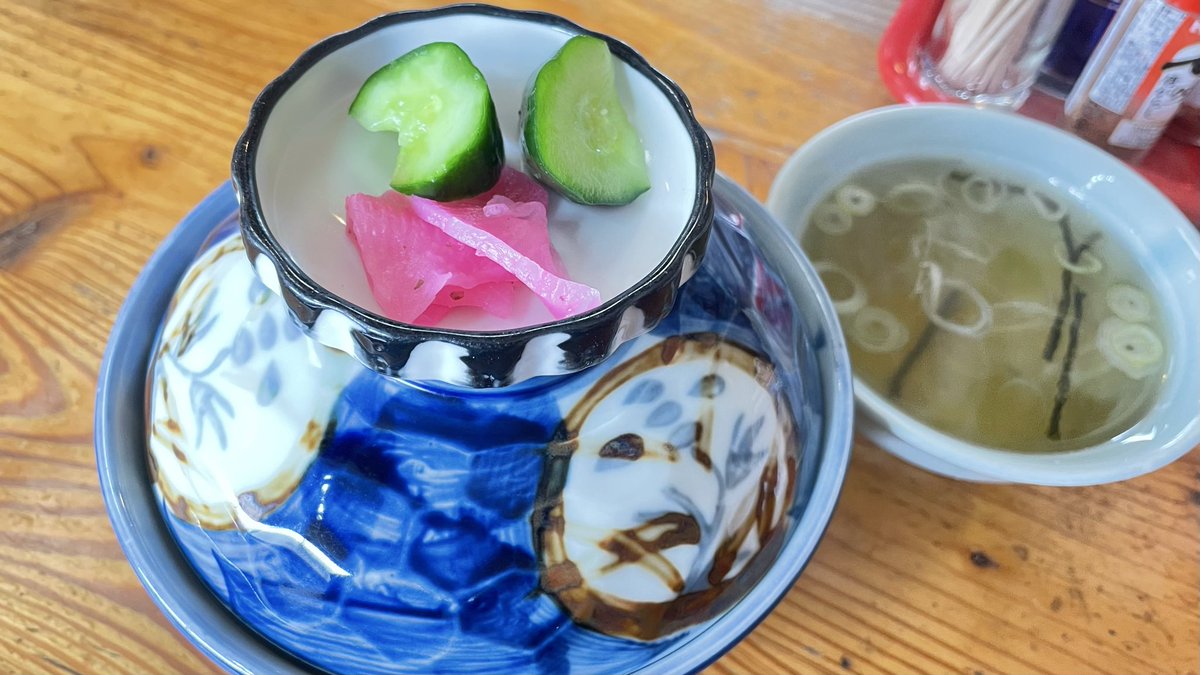 vanoyaji's tweet photo. 新潟市‼️

　お昼で〜す🤭

　南区　
　　食堂六太郎

今年初❗️冷やし中華❗️
　　　　たまご丼

#冷やし中華始めました https://t.co/x0ht2nJorf