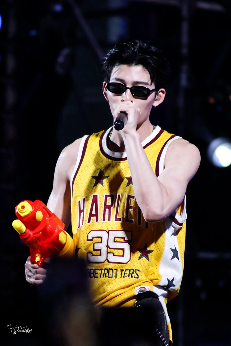 ˚◡̈ 13042026˚♡

สีเสื้อแบบนี้โคตรตัดกับผิวน้อง 

#SuperFluid2026xPondPhuwin
#ppnaravit <a href="/ppnaravit/">ppnaravit</a>