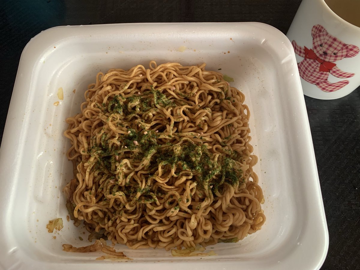 【マルちゃんやきそば弁当】

ドラッグストア💊スギ薬局で売ってました

大阪人にはレアアイテム🙌

スープが作れるのが楽しいですね♪