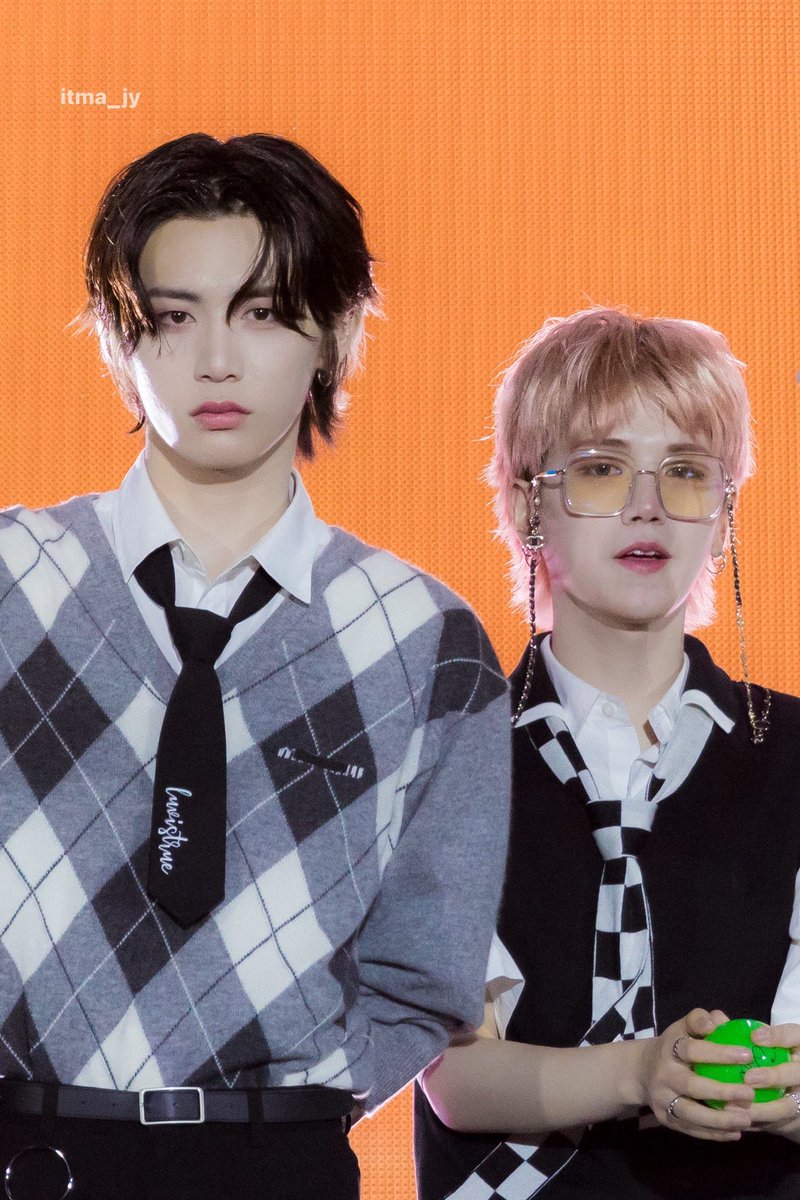 오이무침 tweet media