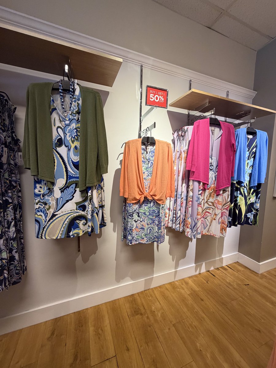 OutletGburg's tweet image. Flowy fabrics, luxe linen, tropical touches and statement jewelry. Gorgeous new spring styles are all about the details at Chico’s Outlet 🪡

#gettysburgoutlets #gettysburg #springstyle #fashion #sale