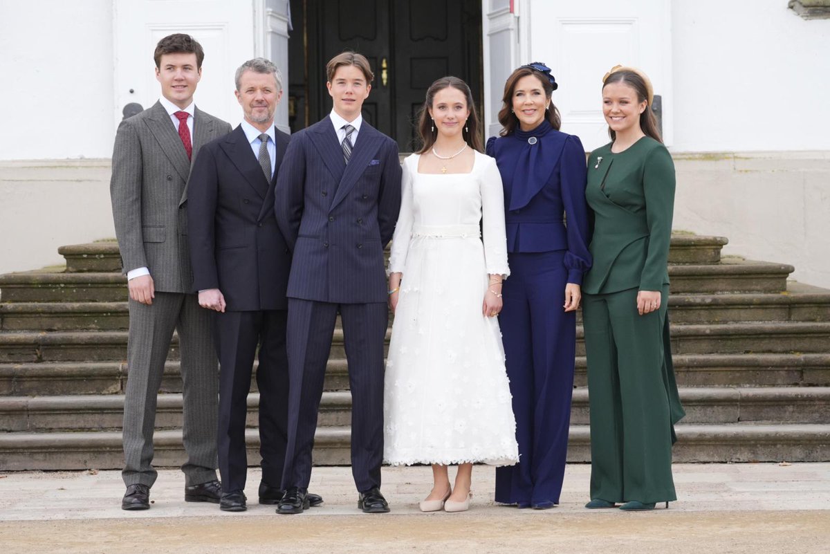 rwthofficial's tweet image. 🇩🇰
#Denmark’s Prince Vincent and Princess Josephine, twin children of King Frederik X and Queen Mary attended the religious confirmation. Together with The King and Queen, members of the Royal Family, also #Spain’s King Felipe VI as godfather were also present at Fredensborg