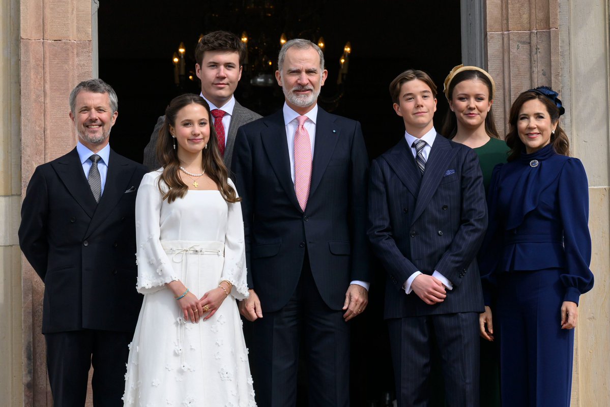 rwthofficial's tweet image. 🇩🇰
#Denmark’s Prince Vincent and Princess Josephine, twin children of King Frederik X and Queen Mary attended the religious confirmation. Together with The King and Queen, members of the Royal Family, also #Spain’s King Felipe VI as godfather were also present at Fredensborg