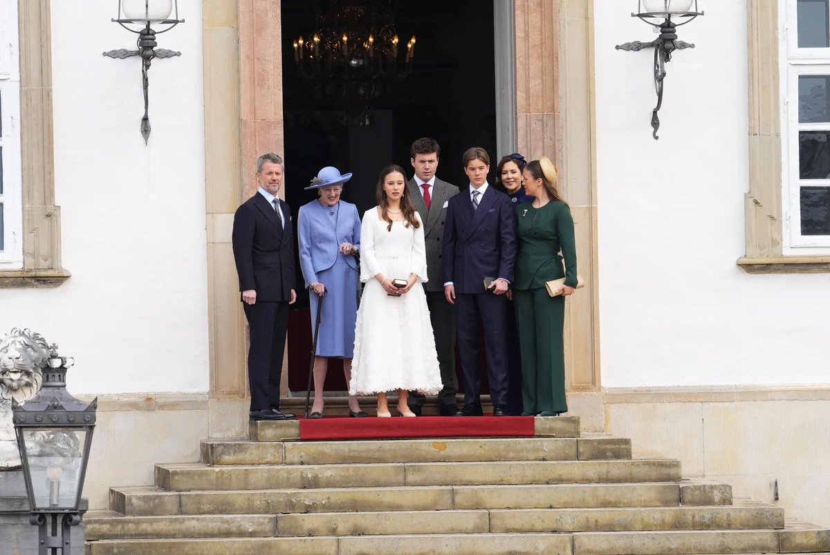 rwthofficial's tweet image. 🇩🇰
#Denmark’s Prince Vincent and Princess Josephine, twin children of King Frederik X and Queen Mary attended the religious confirmation. Together with The King and Queen, members of the Royal Family, also #Spain’s King Felipe VI as godfather were also present at Fredensborg
