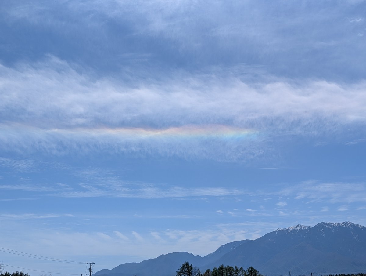 ntkmzw's tweet photo. 北杜市の空に彩雲が出ていました🌈✨

#北杜市
#彩雲
#八ヶ岳南麓 https://t.co/ISP17YgI17