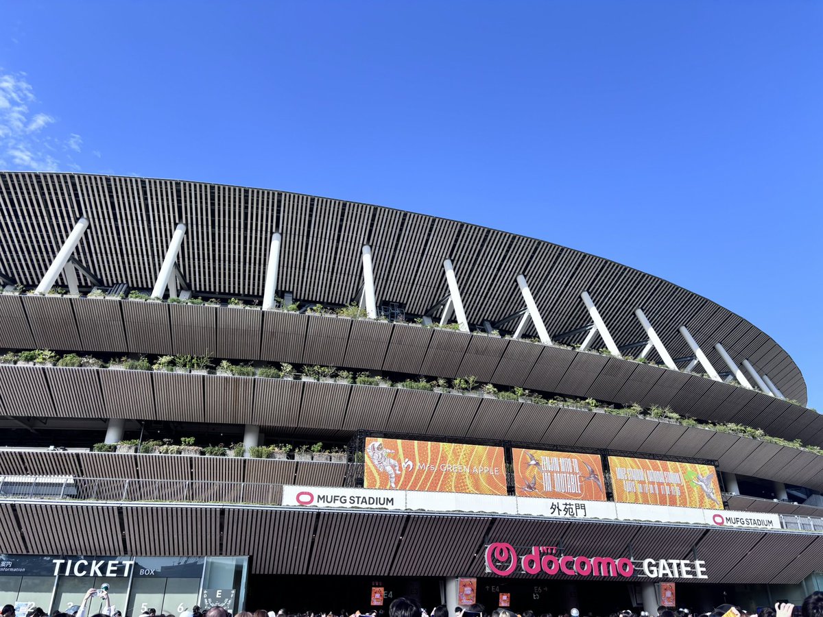 MASIC_STAR's tweet photo. 2週連続の国立は最高だったよ！！

櫻坂46 
5th YEAR ANNIVERSARY LIVE

Mrs. GREEN APPLE
《ゼンジン未到とIM/MUTABLE〜間奏編〜》

#櫻坂46
#MrsGREENAPPLE https://t.co/zXdenkRF1a