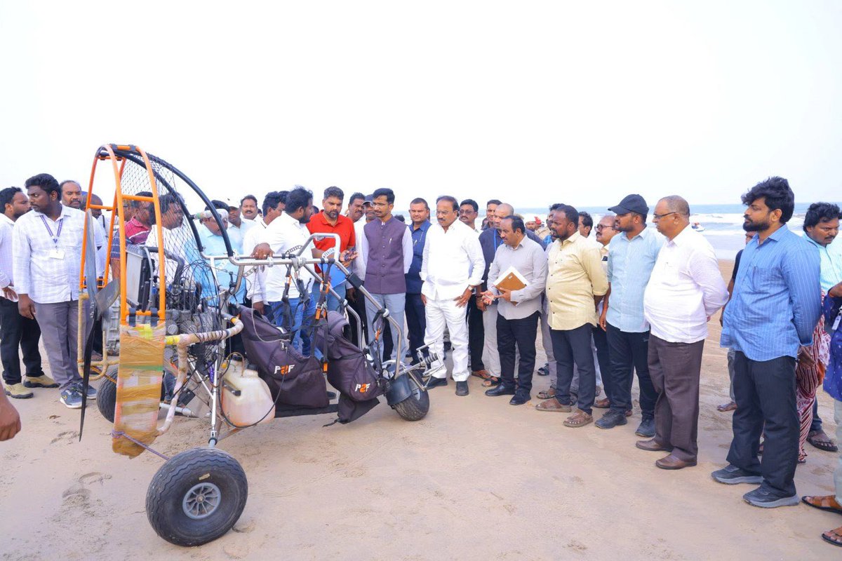 AndhraCommunity's tweet image. 🚨 Adventure tourism takes off in #Chirala 🚀

Ramapuram Beach now offers thrilling experiences

📍 Near Chirala
🪂 Paragliding introduced
🏄 Beach adventure sports launched

#AndhraPradesh #Tourism #APTourism