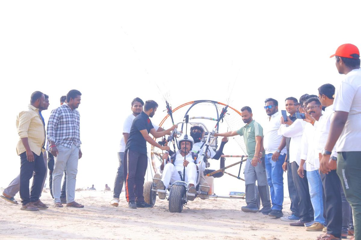 AndhraCommunity's tweet image. 🚨 Adventure tourism takes off in #Chirala 🚀

Ramapuram Beach now offers thrilling experiences

📍 Near Chirala
🪂 Paragliding introduced
🏄 Beach adventure sports launched

#AndhraPradesh #Tourism #APTourism