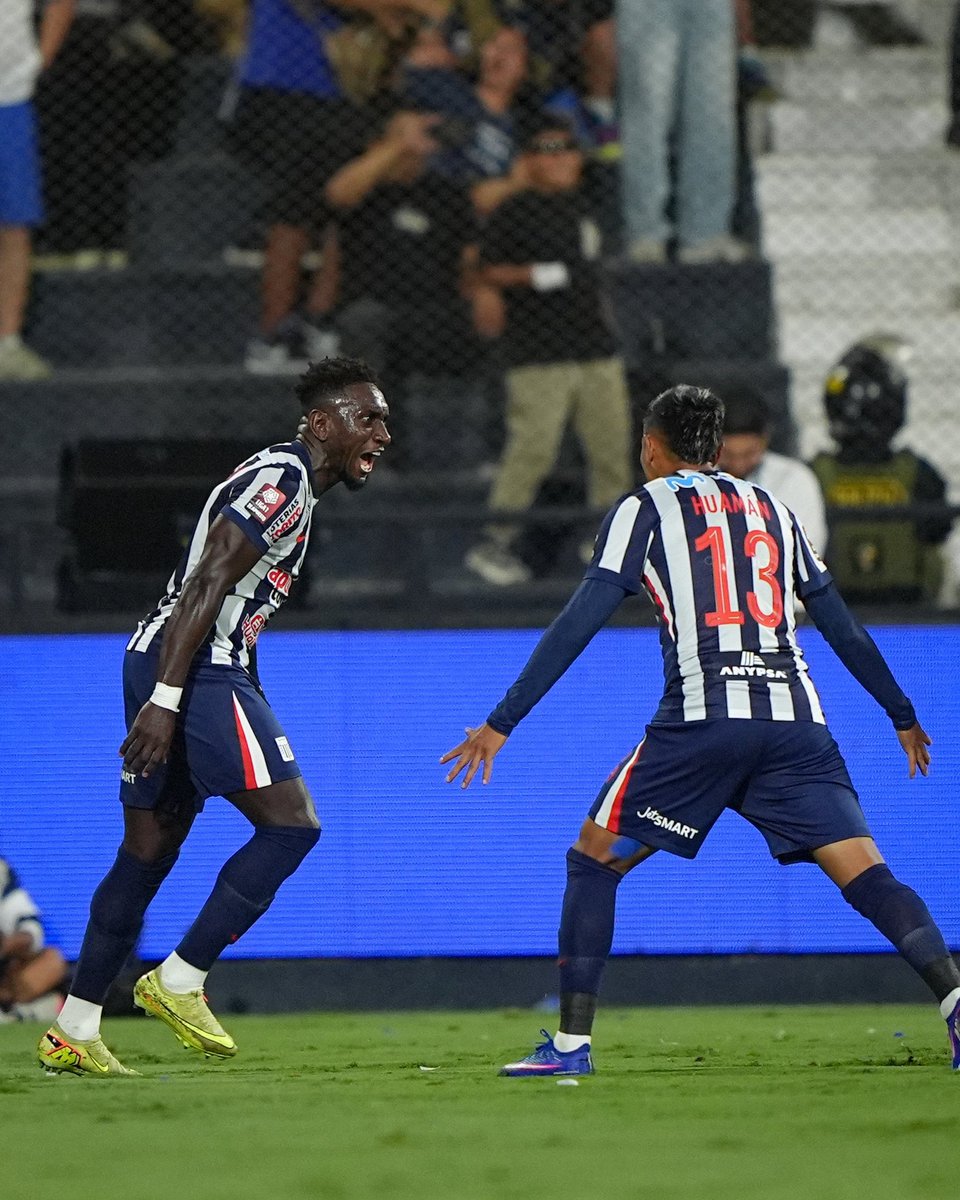 cbenaventep's tweet photo. Ganó, gustó y goleó. En una noche de ensueño para la gente blanquiazul, Alianza Lima aplastó 8-0 a Cusco FC en Matute. Íntimos están en la punta del apertura y siguen soñando con el título nacional. https://t.co/8fetU88dcp