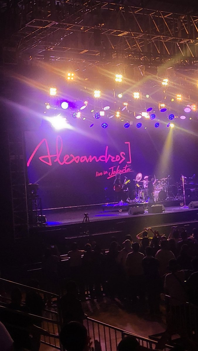 sparklsummer_'s tweet photo. [Alexandros] live in Jakarta >>> [Alexandros] loves Jakarta🥹 #Alexandros https://t.co/pmD1NBIneQ