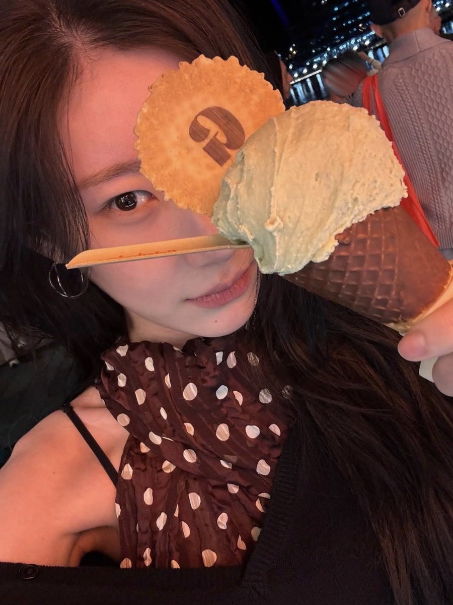 chaeryeong love bot 🤖 tweet media