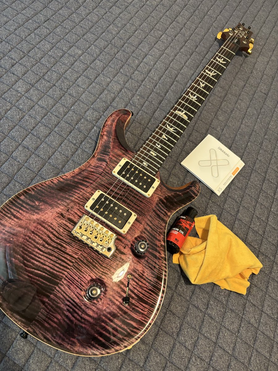 ryo_mio_nana's tweet image. 4/26に向けて弦交換&amp;amp;メンテナンス！
ピッカピカやで！
ギャンギャンやで！
夜はenigma(@Enigma_kansai )とunknown(@UNKNOWN_HP )見に行くで！

#prs
#daddario