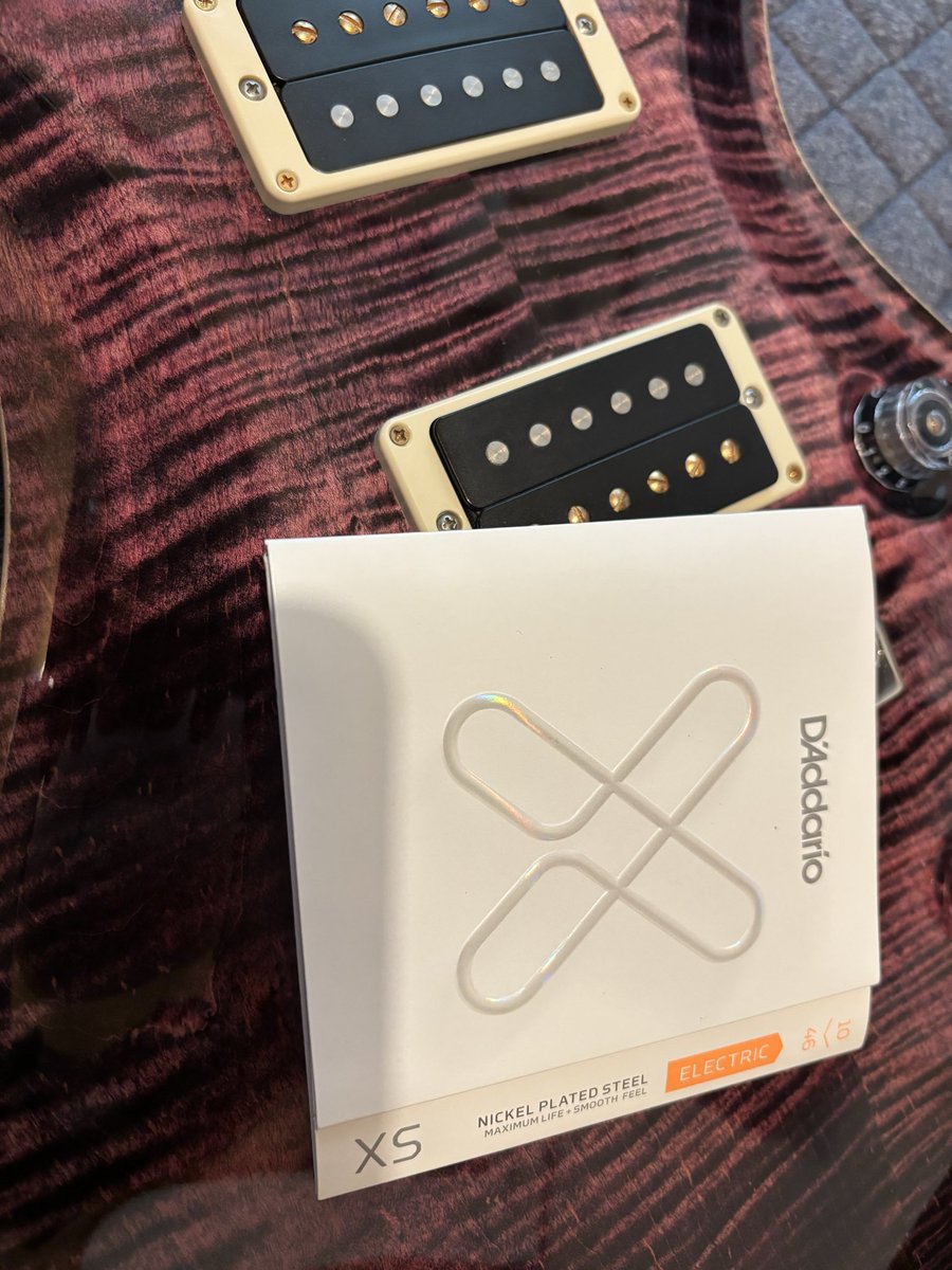 ryo_mio_nana's tweet image. 4/26に向けて弦交換&amp;amp;メンテナンス！
ピッカピカやで！
ギャンギャンやで！
夜はenigma(@Enigma_kansai )とunknown(@UNKNOWN_HP )見に行くで！

#prs
#daddario