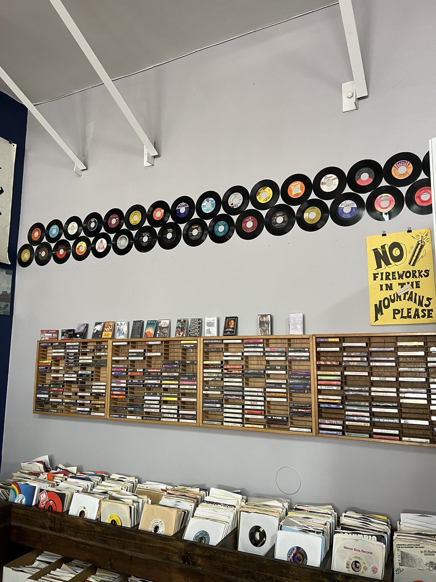 yourboyBrianRD's tweet photo. This year’s #RecordStoreDay finds!

Thanks for the tag along @Ddubalicious73 

#Vinyl #RSD @recordstoreday https://t.co/L7cfO7NF2n