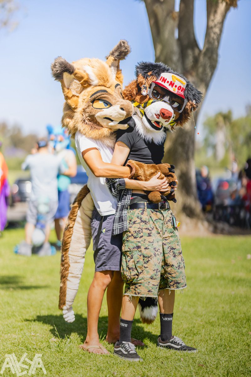 rattlepup's tweet photo. They’re just very good friends y’know? 

📸@AlkyaWolf https://t.co/qNo0iEPNCI