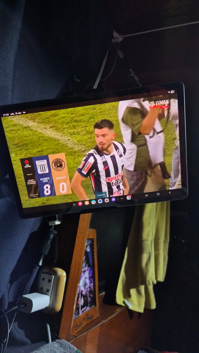 Carlosho05's tweet photo. Desde donde estemos siempre apoyando al más grande 
Desde altamar Arriba Alianza 
Que rica goleada  8 a 0
#AlianzaLima https://t.co/1mnQsPpxX6