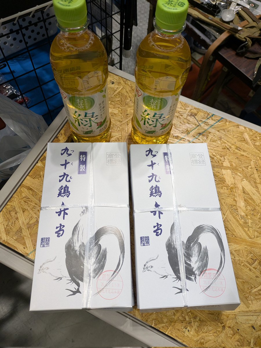 sabako0303's tweet photo. 頼んでたオススメのお弁当🍱
温かくて美味しそう🐓
#東北サバゲ魂　#九十九鶏弁当 https://t.co/xEG4Ym88tD
