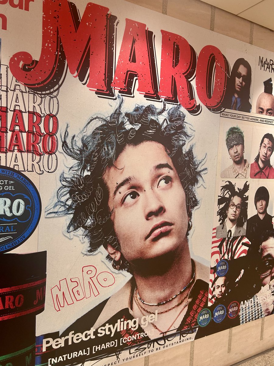 Loxkn9Le's tweet image. 梅田に来てくれるの待ってた✨🫶✨
日曜で人多すぎやけど、何とか人切れた瞬間に撮れた✨
ヒゲナシモカワイイネー🤍
 #maro
#常田大希